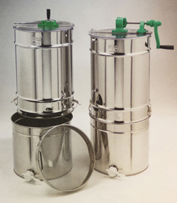 Extractor, 2 frames, with a coarse strainer and stainless container, 50 kg with side crank