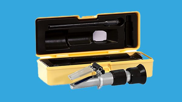 Refractometer with light