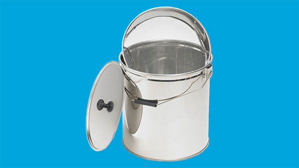 Stainless bucket with coarse strainer, 30 kilos