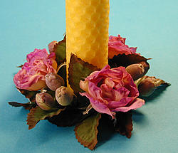 Candle-ring, pink roses